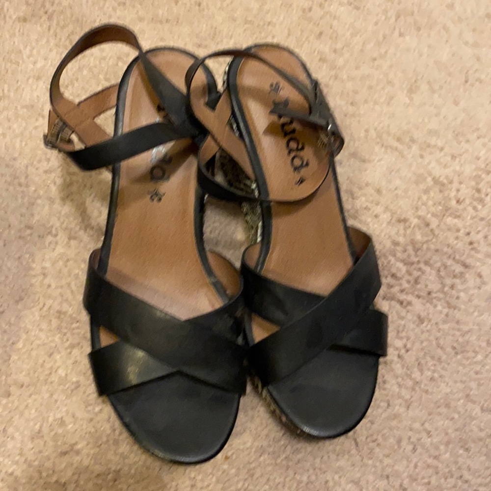 Mudd brand Black & White Wedges size 9